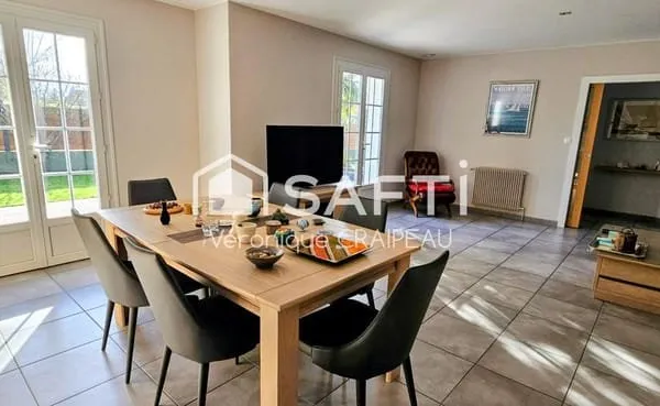 Maison de plain pied de 125m² habitables non mitoyenne très bien entretenue avec 3 chambres, vaste b