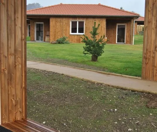 A louer a l'année chalets meublés individuels