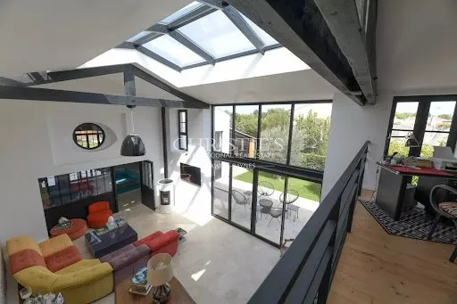 Maison 10 pièces 335 m²