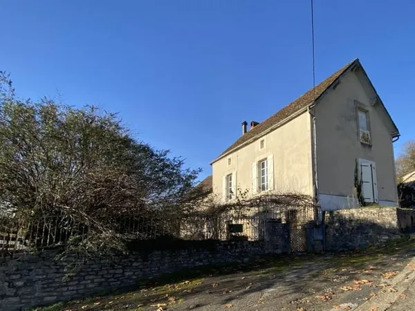 Secteur Gramat, maison avec dépendances et beau potentiel d'aménagement