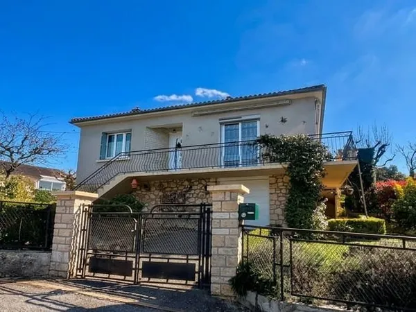 Luzech Maison 3 chambres sur près de 1000 m² de terrain