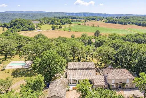 Propriété 11 pièces 390 m²