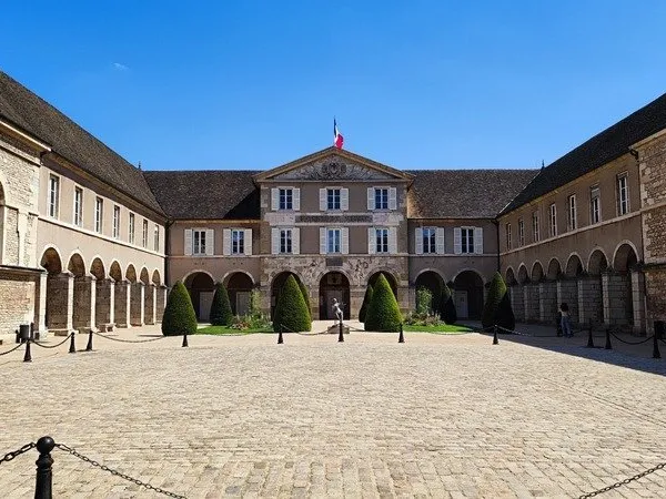 Appartement à vendre 2 pièces BEAUNE Centre-ville (21) + 35m² de COMBLES à aménager