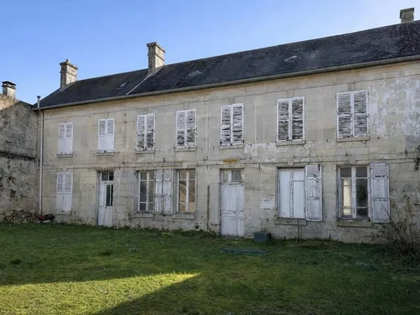 Immeuble en pierre avec fort potentiel de division ? 220 m² à rénover entièrement