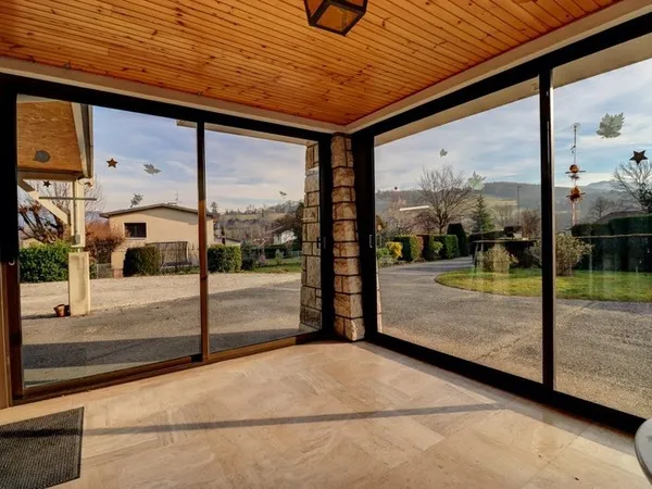 Maison familiale à vendre 7 pièces LA MOTTE SERVOLEX (73), 260 M2, 3 garages, terrain de 850 M2