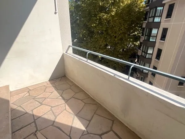 Rare Lyon 6 - T2 rénové balcon vue Parc Tête d'Or