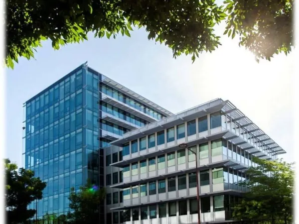 Bureaux 8372 m²