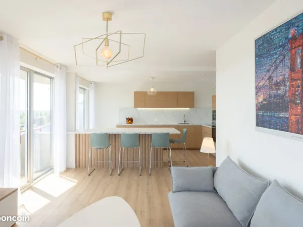Grand T4 / 85m2 ensoleillé, tout équipé, vues panoramiques, parking, au pied du Métro