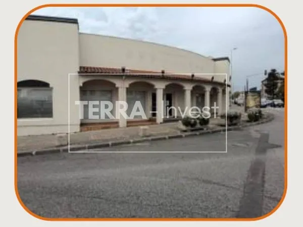 Local commercial 862 m²