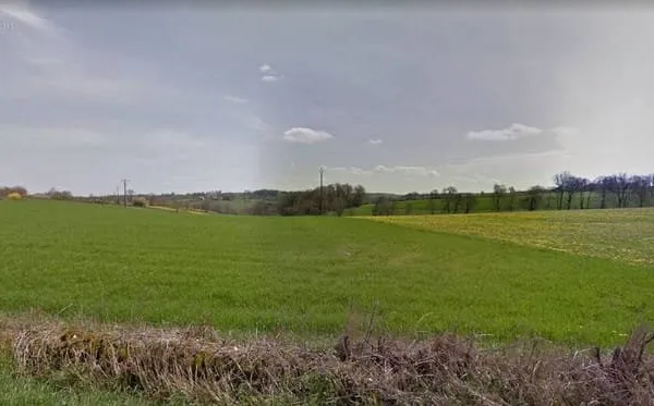 Terrain à bâtir de 743 m² à MAYRAN