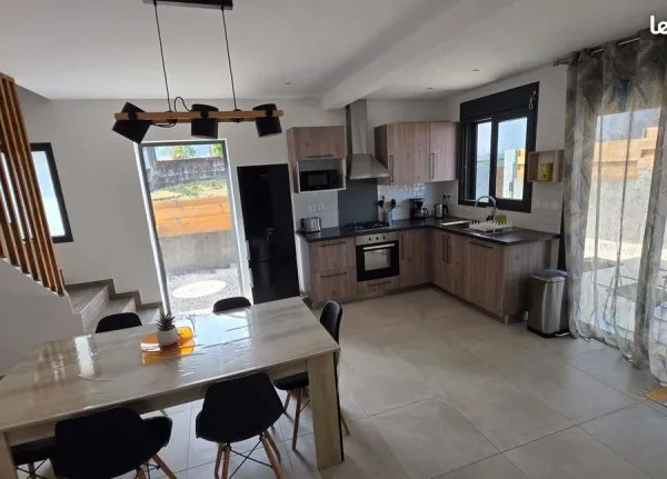 VILLA CONTEMPORAINE MEUBLÉE - BÉRIVE 💎 À 15 min du CHU de St Pierre et du centre-ville du Tampon