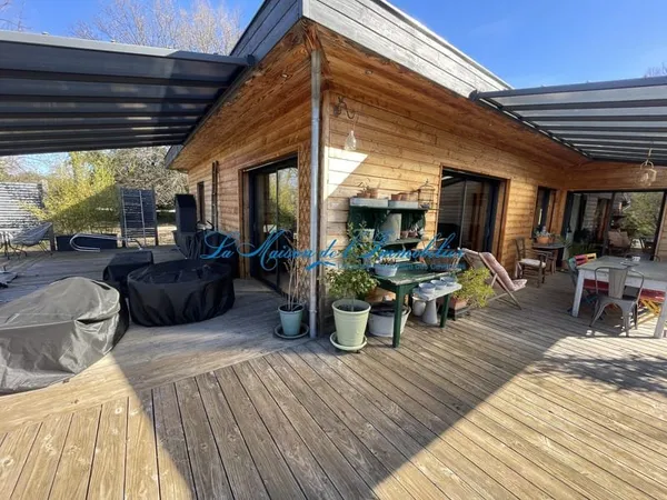 Durfort, maison contemporaine de plain pied en bois F4 avec dépendance, sur 1500 m2 de terrain avec 