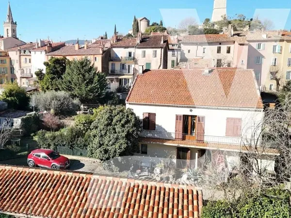 Propriété 4 pièces 174 m²