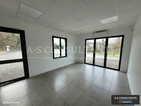 BUREAUX 100 m² NIVOLAS VERMELLE