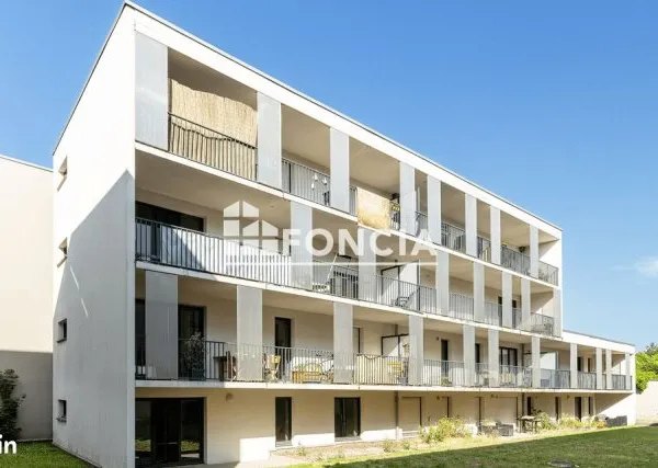 T3 proche metro en rez de jardin/parking