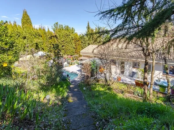 13770 - VENELLES À 10 min d'Aix-en-Provence Villa avec v