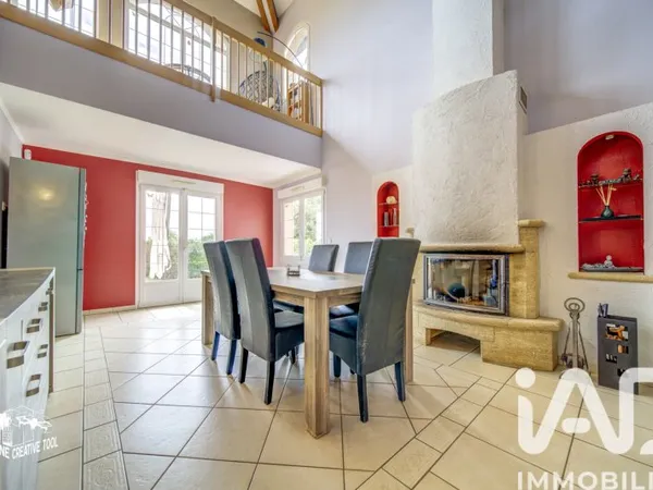 Maison 9 pièces 219 m²