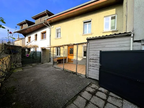 Maison de village + terrasse