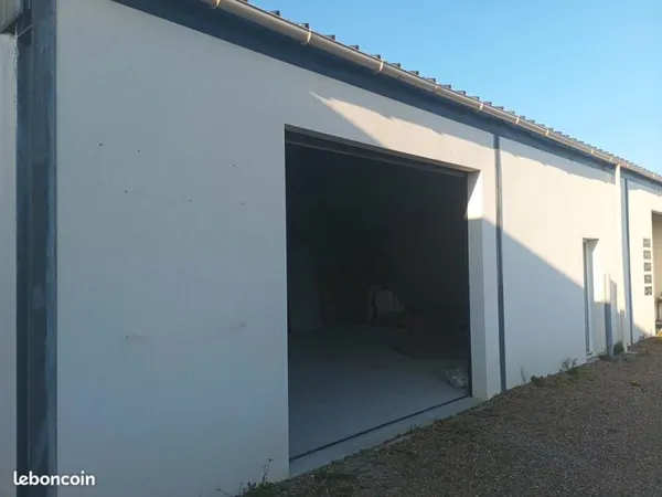 LOCAL A LOUER 270m²