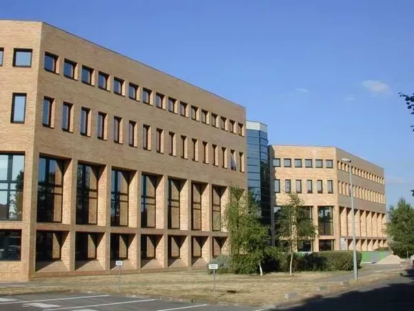 Local 2852 m²