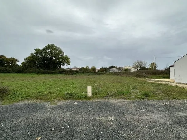 LOIRE LES MARAIS - TERRAIN CONSTRUCTIBLE