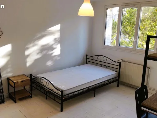 Chambre dans colocation - T3 55 m² - 2 chambres indépendantes - Montchat / CHU - proche métro/tram