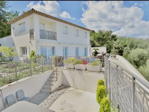 Villa 6 pièces 210 m²