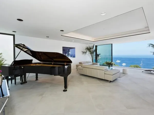 EZE 'Bord de mer' Luxueuse villa 350m² | 5 Chambres | Piscine