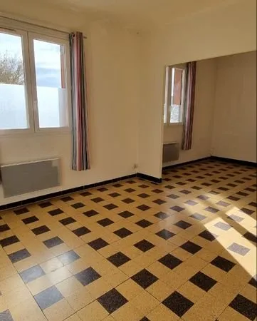 FAUX F3 climatisé avec garage privé près du polygone