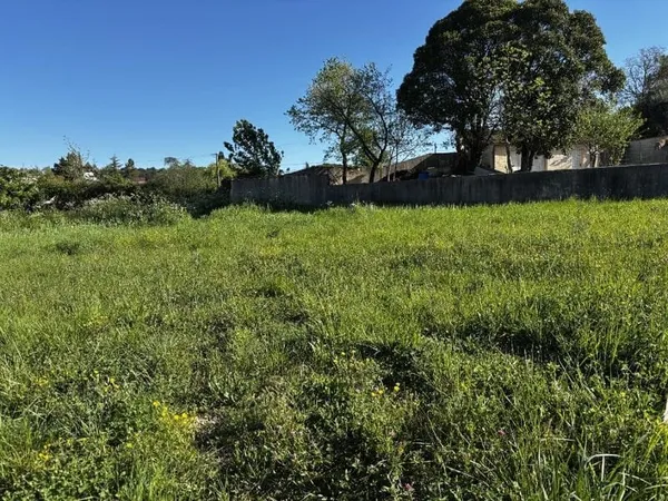 Terrain 674 m²