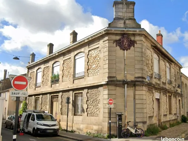 Locaux 201 m2 pour bureaux, professions libérales, start up CHARTRONS