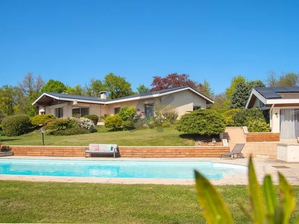 MONTANAY - Maison de 306m2 , 4 chambres, 1 bureau - Terrain