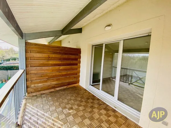 Appartement T3 avec balcon Centre-ville de Lesparre !