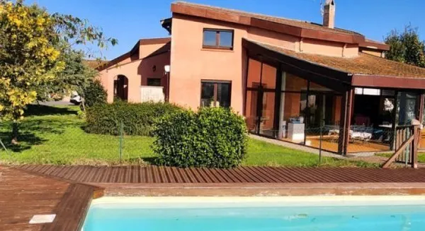 Maison 7 pièces 255 m²