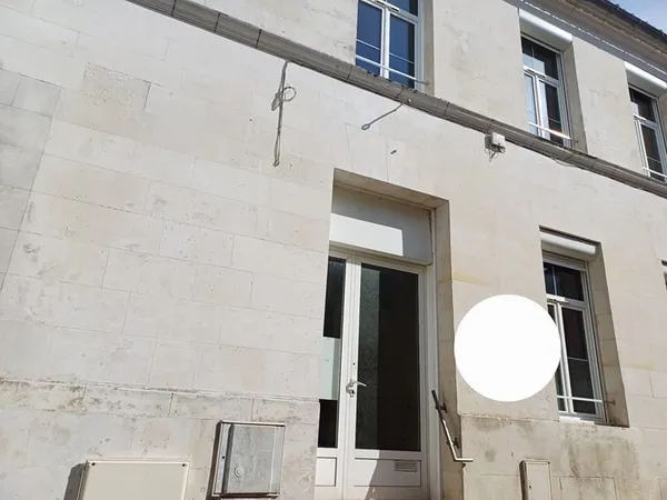 A vendre, immeuble de rapport au centre de Saujon à proximité des thermes.