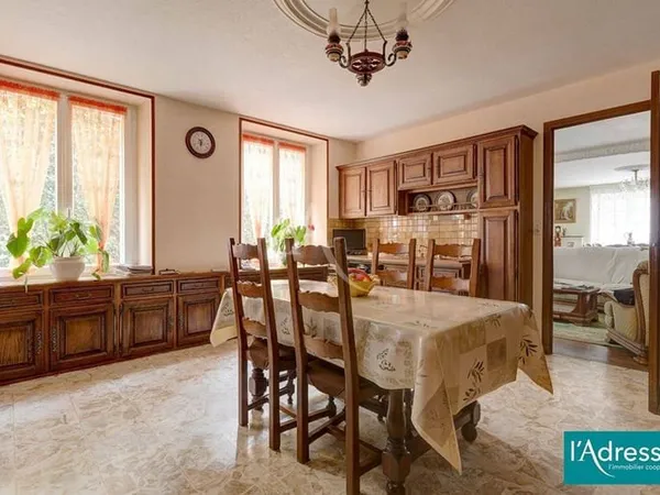 Maison 10 pièces 182 m²
