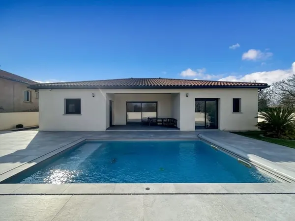 Maison récente de plain pied 144 m2
