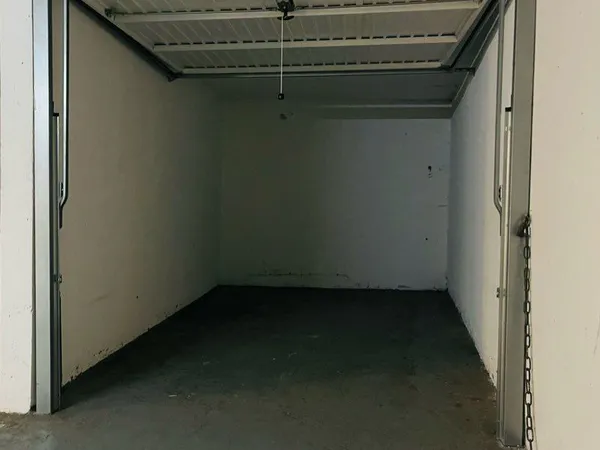 Box/Garage Sec Plein centre idéal stockage et/ou petit véhicule