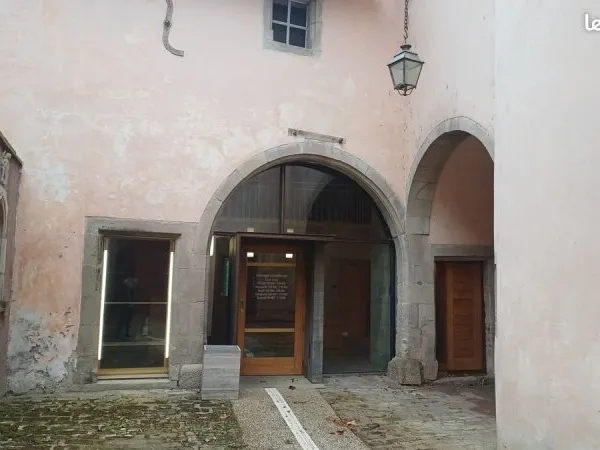 Trés bel emplacement à louer à LUXEUIL LES BAINS