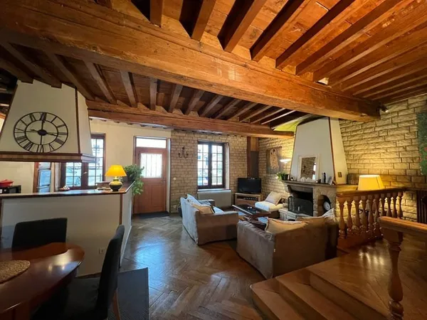 COUP DE COEUR MAISON DE VILLE 117 M² AU CENTRE DE MONTLUEL