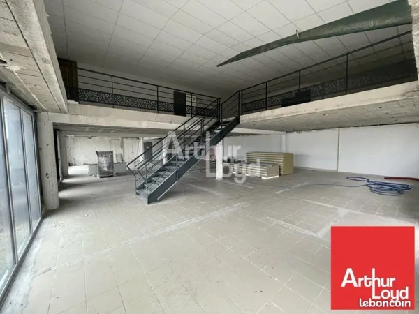 LOCAL COMMERCIAL 184 m² LES SABLES D'OLONNE