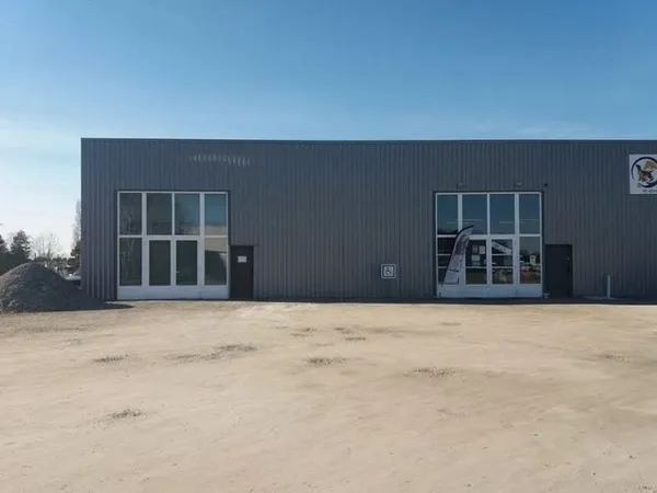 Local 6 pièces 350 m²