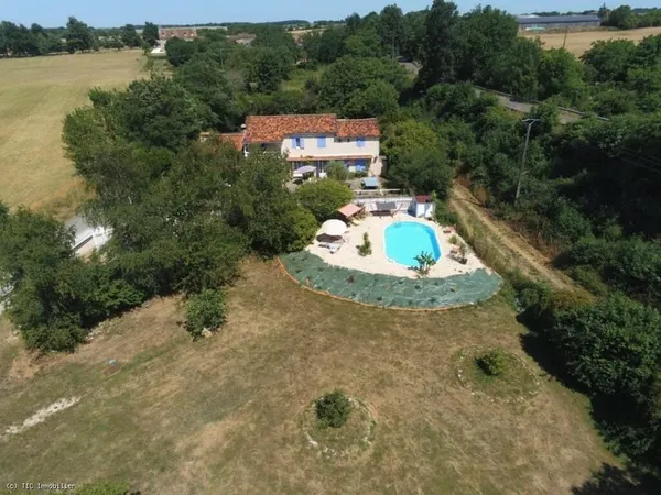 Très Belle Propriété Chambres D'Hôtes avec 10 Chambres, Dépendances et Piscine