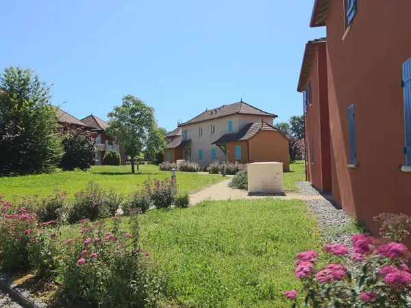 Bel appartement T3 situé dans résidence sécurisée avec piscine proche centre Prayssac