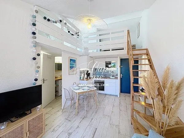 DUPLEX DERNIER ÉTAGE AU PIED DES PLAGES À VENDRE RÉNOVÉ À LA LON
