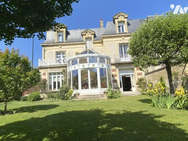 Maison 9 pièces 315 m²