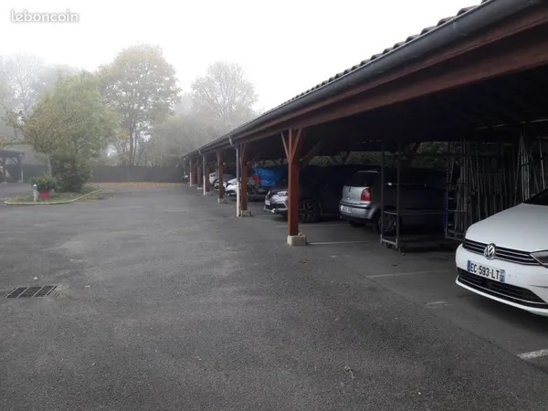 Place de parking courverte