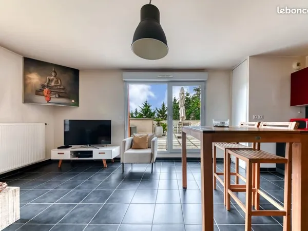 Toit-Terrasse de 60m2 avec 35m2 de terrasse vue panoramique