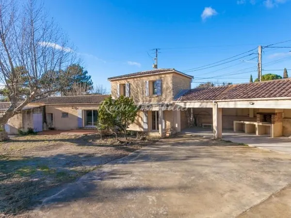 A vendre, Luberon, L'Isle sur la Sorgue,, Saint-Antoine, ancien mazet avec jardin piscinable
