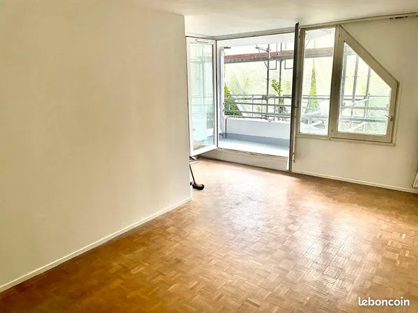 Location d'un appartement 3 pièces de 65 m2 à 5 mn à pied du RER A Noisy Champs